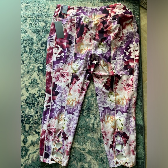 NWT Torrid high rise crop leggings - Picture 2 of 3